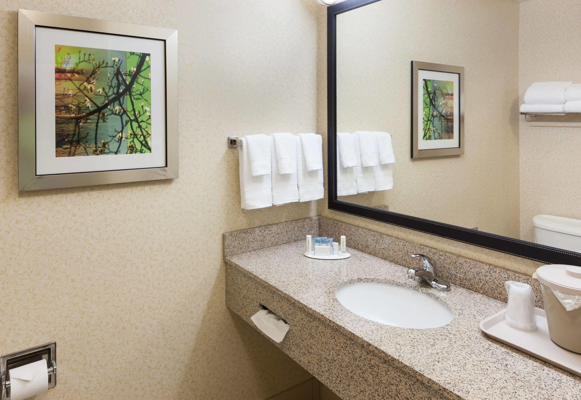 Fairfield By Marriott Ruston Hotel Bagian luar foto